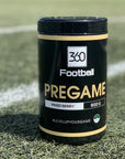 Produktbild des 360Football Pregame Supplements. Schwarze Dose, weiss/golden beschriftet auf dem Fussballplatz.